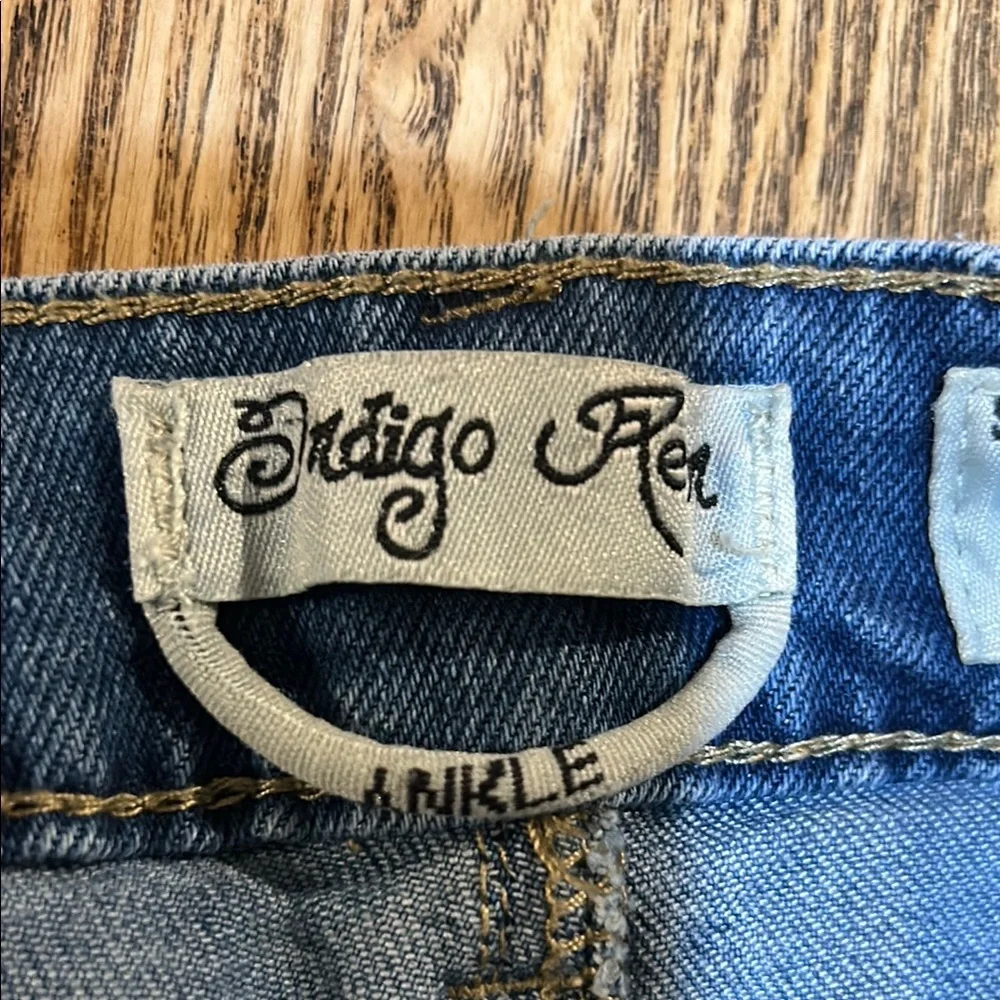 Embroidered Distressed Blue Jeans in box 18 - Picture 4 of 7